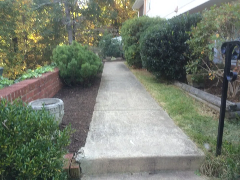 Top-rated lawn mowing service in Woodbridge, VA by Eco-Friendly Lawn and Landscaping