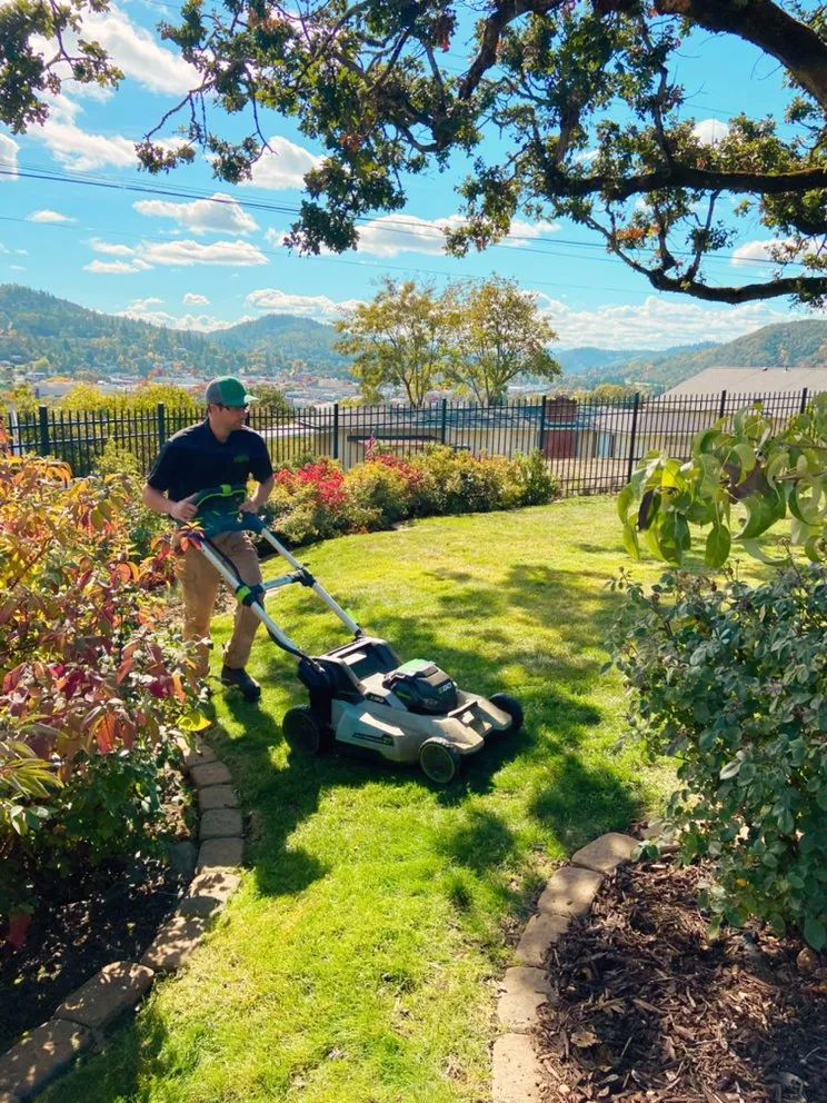 Expert landscape design experts serving Roseburg, OR - Eco Premier Lawn Service