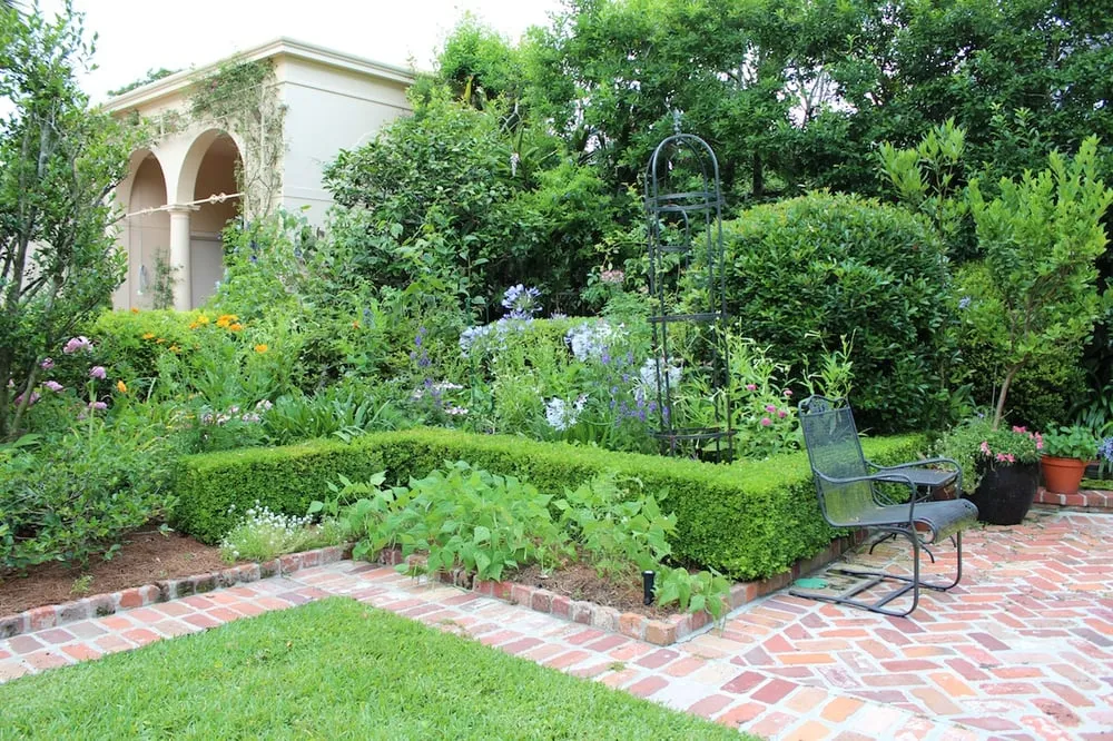 Custom landscape design in New Orleans, LA by Eco Urban Landscaping