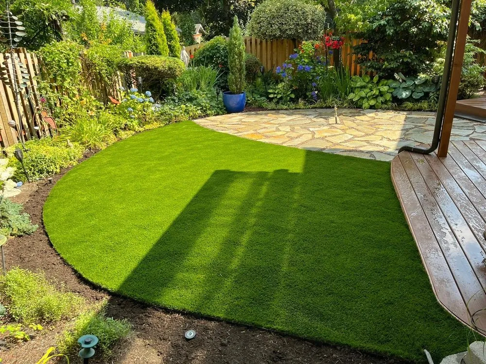 Custom garden landscaping for homes in Kirkland, WA by EcoBliss Home