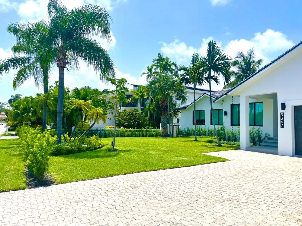 Reliable yard maintenance experts serving North Miami, FL - Ecolands
