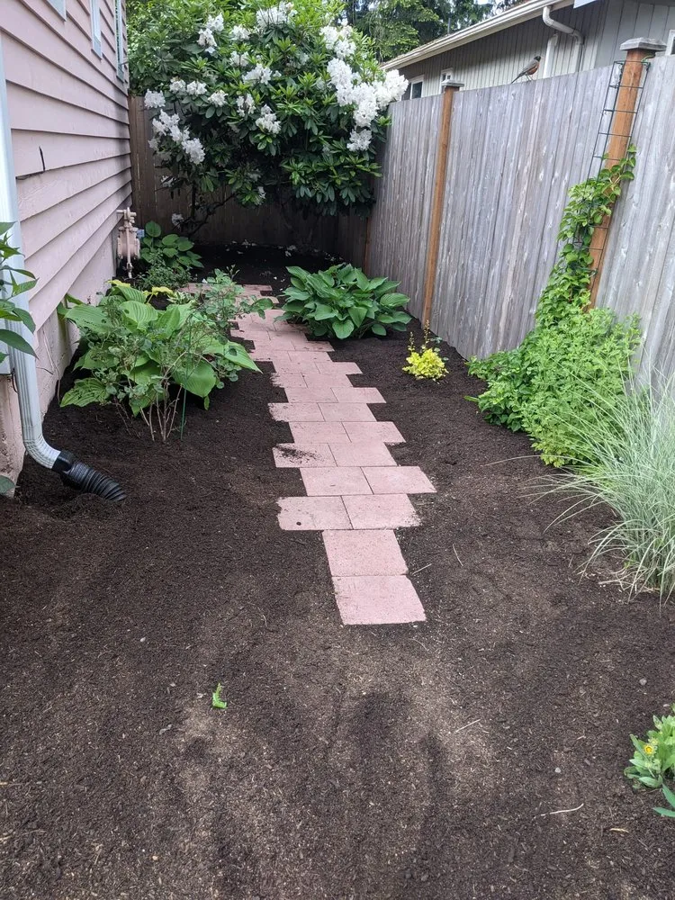 Professional residential landscaping near you across Lynnwood, WA - Ecomecos Landscaping