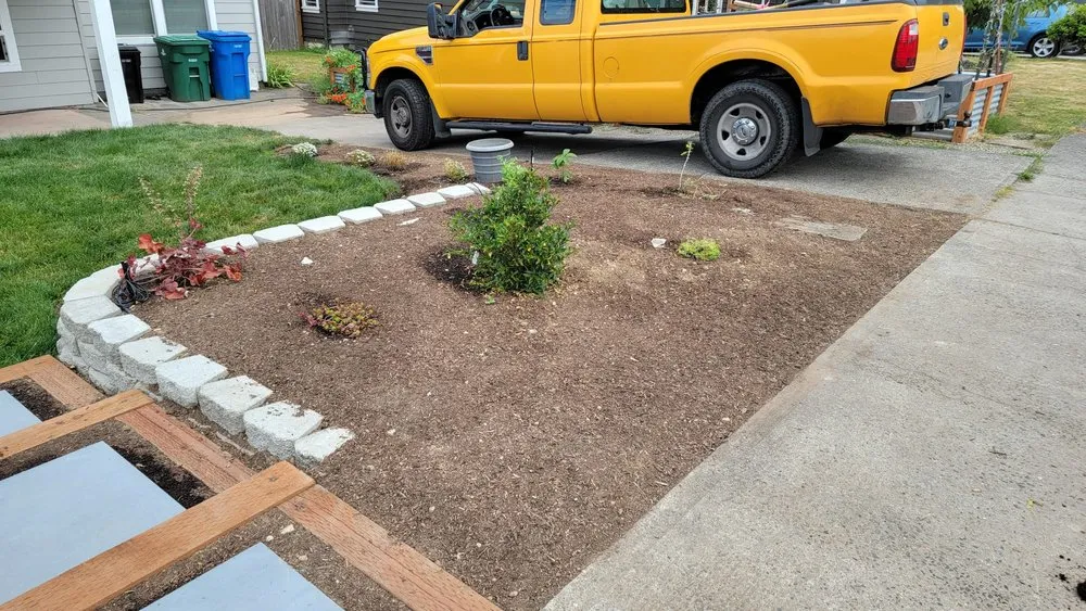 Local yard cleanup service experts serving Lynnwood, WA - Ecomecos Landscaping