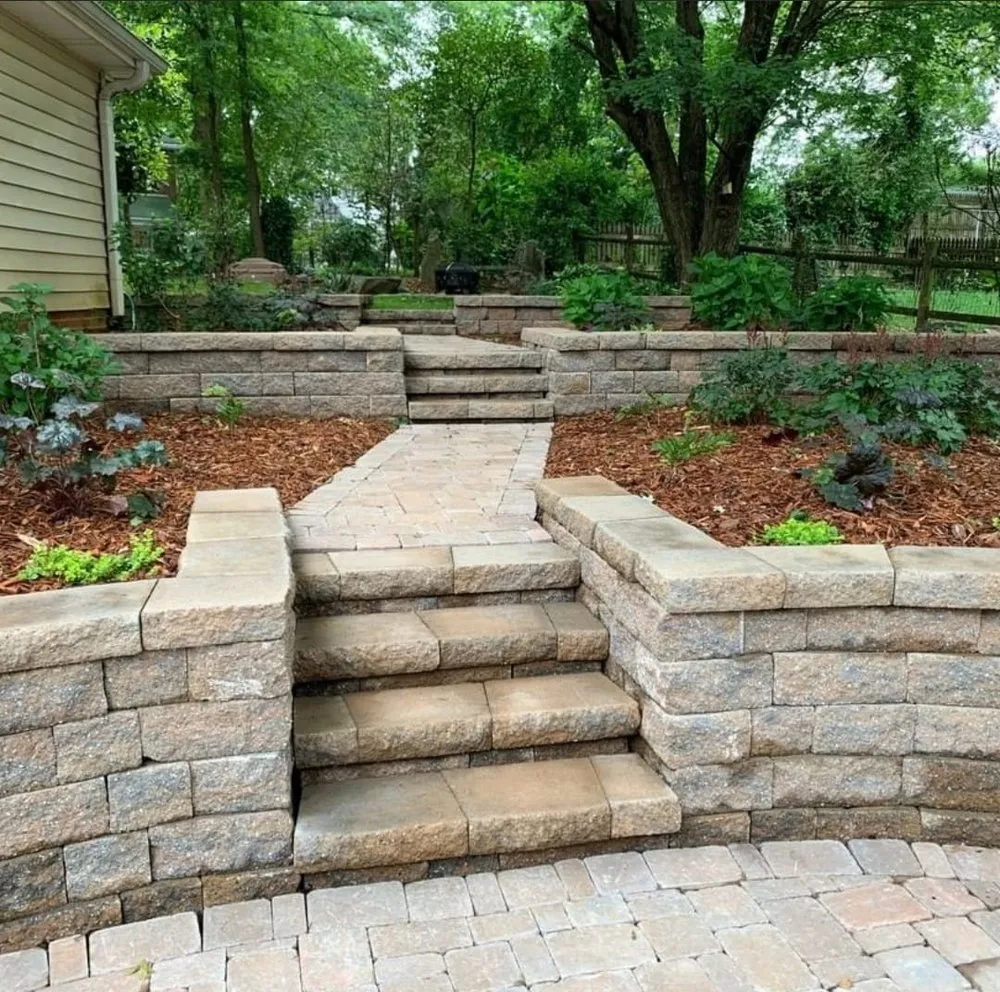 Reliable yard cleanup service in Lynnwood, WA - Ecomecos Landscaping