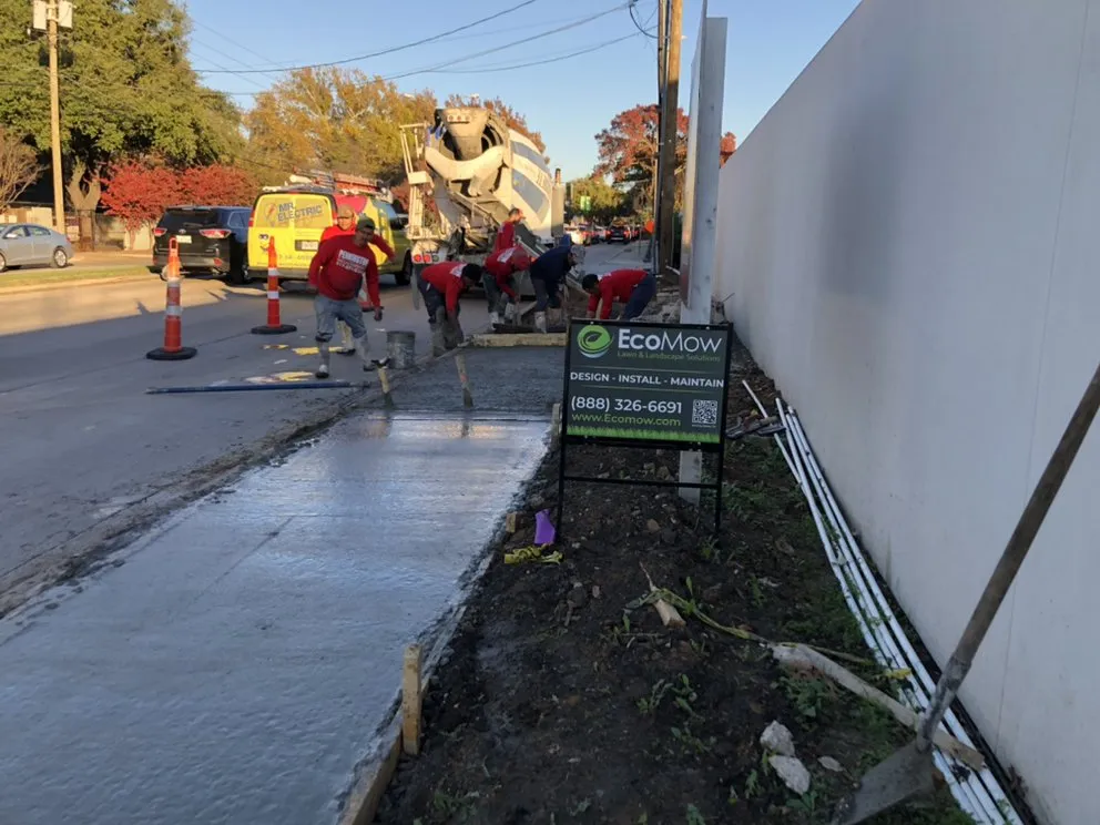 Reliable lawn mowing service in Dallas, TX - EcoMow Lawn & Landscape