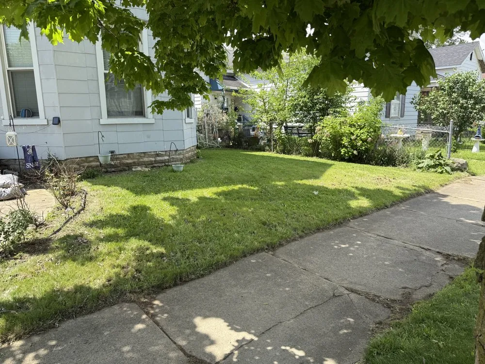 Local landscaping services in Marion, IN by Econicare