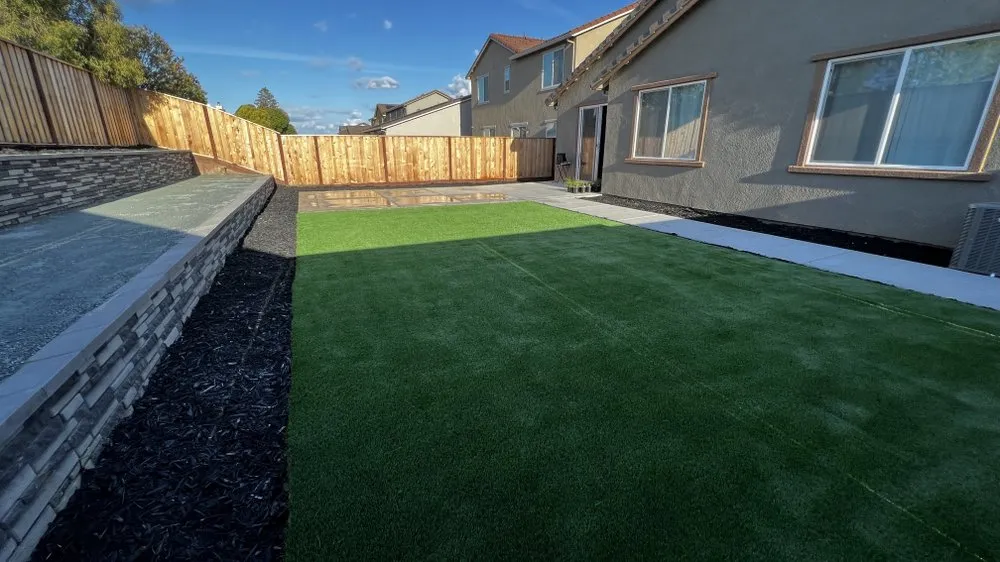 Local yard maintenance in Oakland, CA by Economy Grass Systems