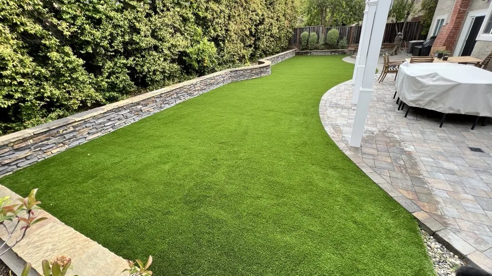 Local lawn mowing service for homes in Oakland, CA by Economy Grass Systems