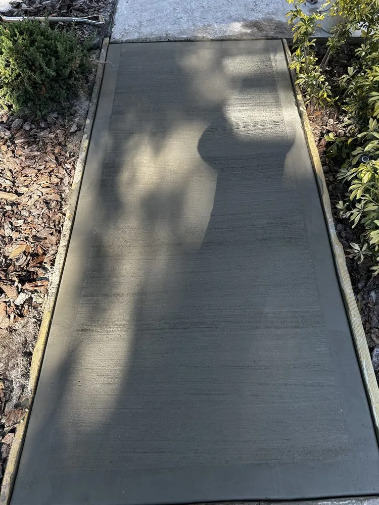 Expert lawn mowing service for year-round maintenance across Tampa, FL - Economy Landscaping