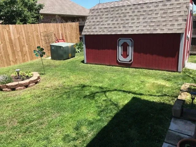 Affordable yard maintenance for homes in Yukon, OK by EcoScape Lawncare