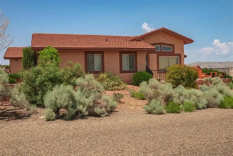 Reliable garden landscaping for year-round maintenance in Saint George, UT by EcoScape Solutions