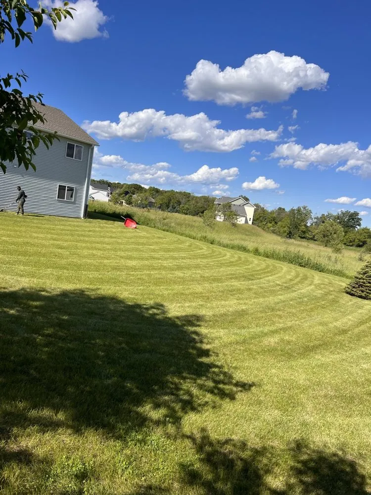 Custom lawn care service in St. Cloud, MN - ECOshifters