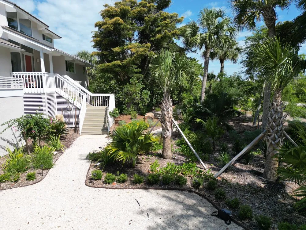 Custom yard maintenance in North Fort Myers, FL - Ecovision