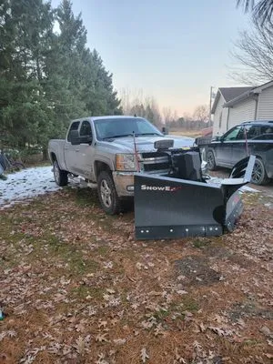 E&D Lawn Service Logo