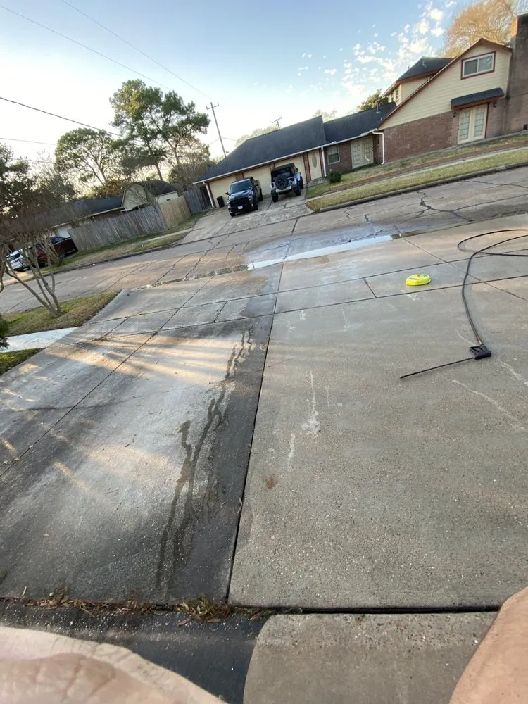 Affordable lawn mowing service experts serving La Porte, TX - Eddie Villarreal