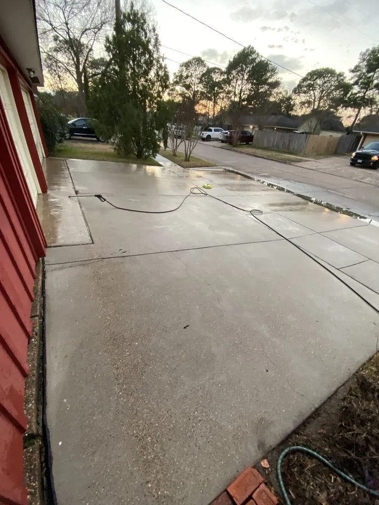 Expert yard cleanup service in La Porte, TX - Eddie Villarreal