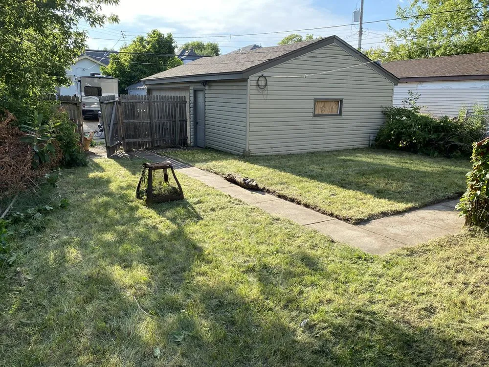 Top-rated yard cleanup service in Minneapolis, MN - Eddie’s Property Services