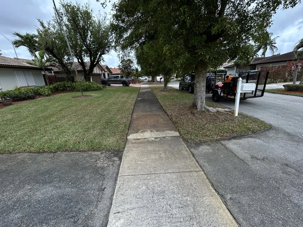 Top-rated yard maintenance in Miami, FL - Eden’s Lawn Care Services