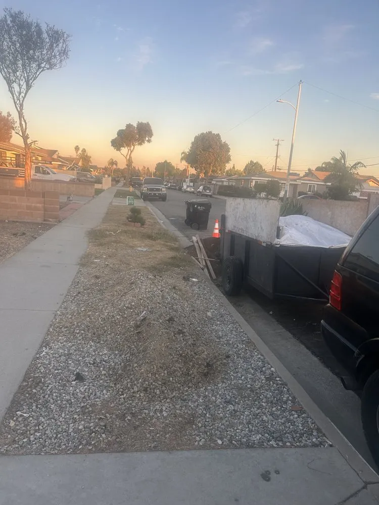 Affordable lawn care service experts serving West Hills, CA - Edgar Martinez