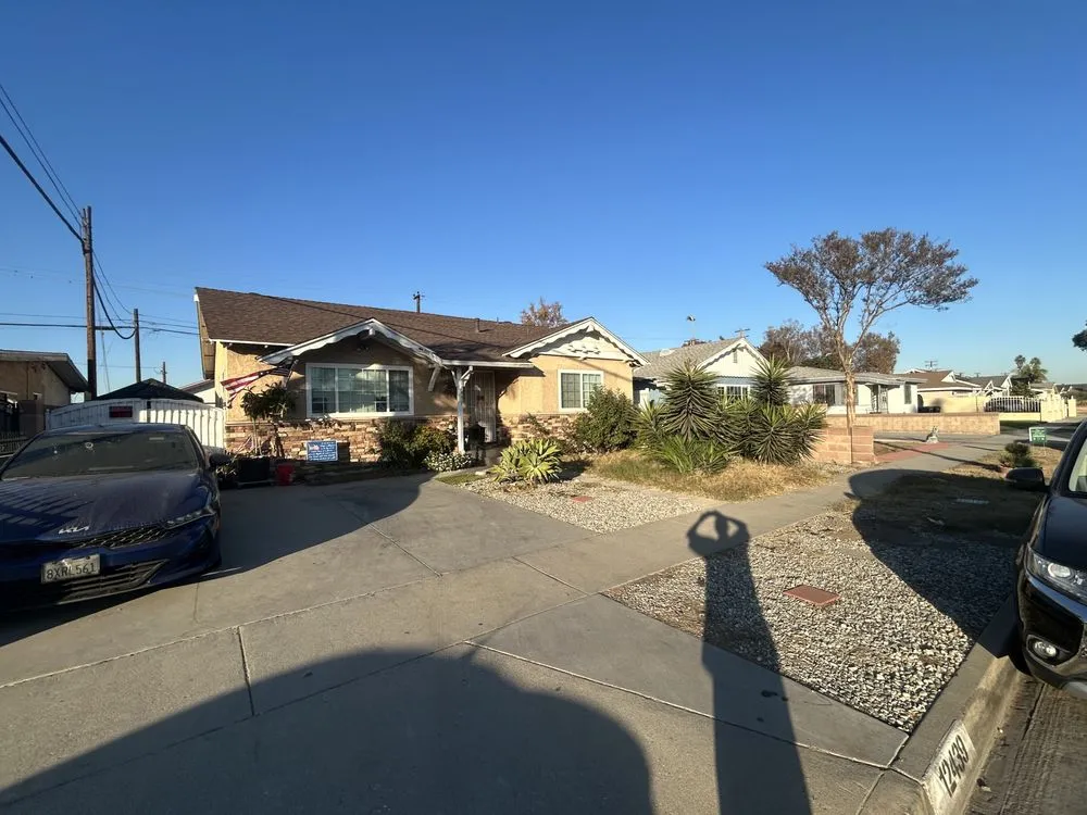 Reliable yard cleanup service in West Hills, CA - Edgar Martinez