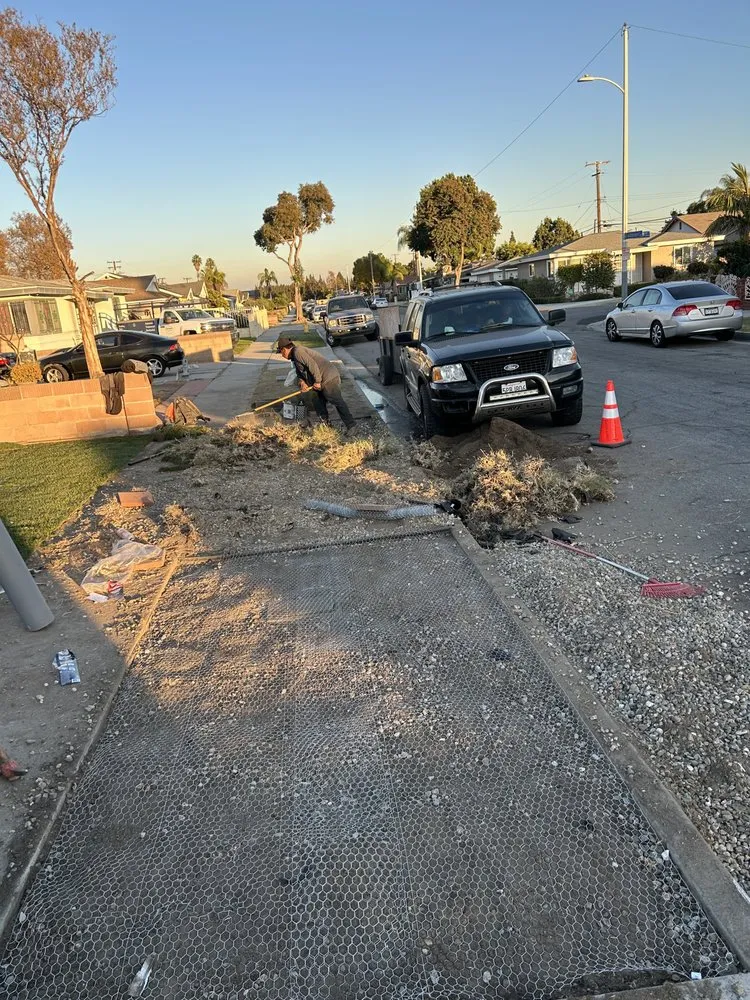 Affordable lawn mowing service experts serving West Hills, CA - Edgar Martinez