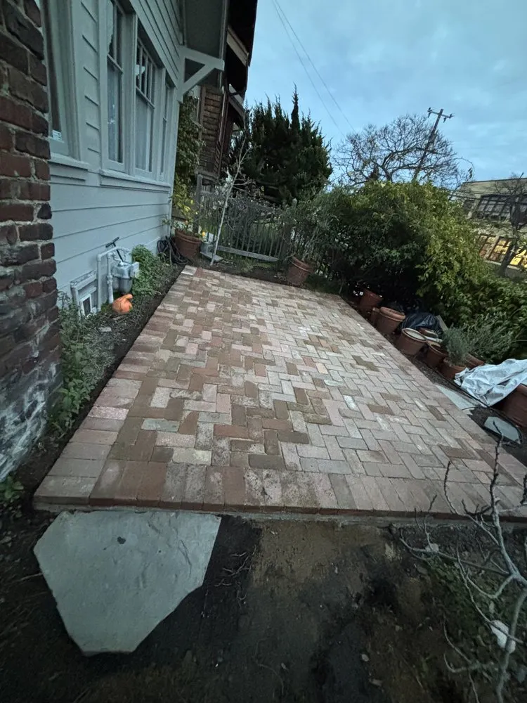 Top-rated lawn care service with custom design across Menlo Park, CA - Edgar's Maintenance