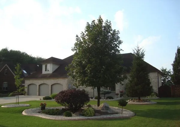 Top-rated outdoor landscaping in Saint John, IN - Edge Crafters