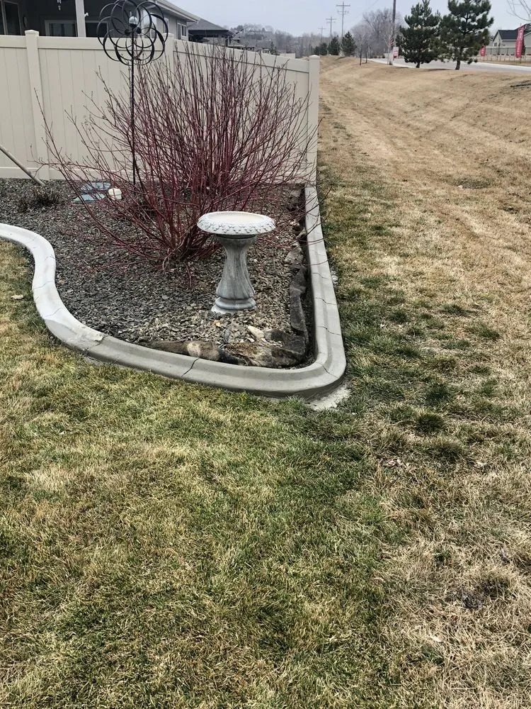 Custom garden landscaping in Nampa, ID - Edge It Curbing
