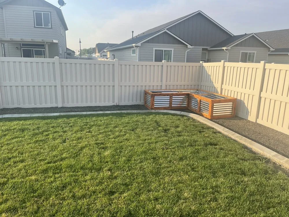 Affordable landscape design for year-round maintenance in Nampa, ID by Edge It Curbing