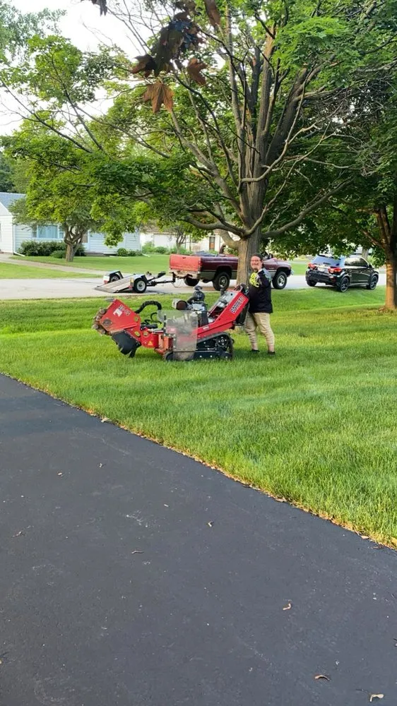 Trusted yard cleanup service in Waukesha, WI by Edge It