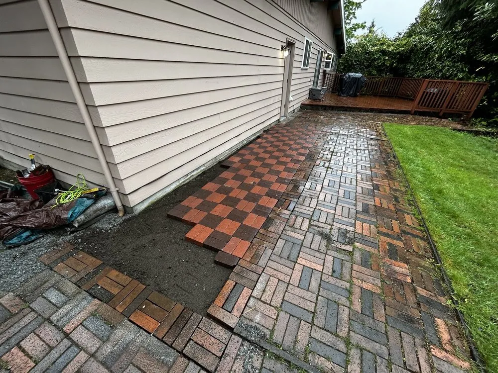 Reliable yard cleanup service for year-round maintenance across Seattle, WA - Edge Landscaping