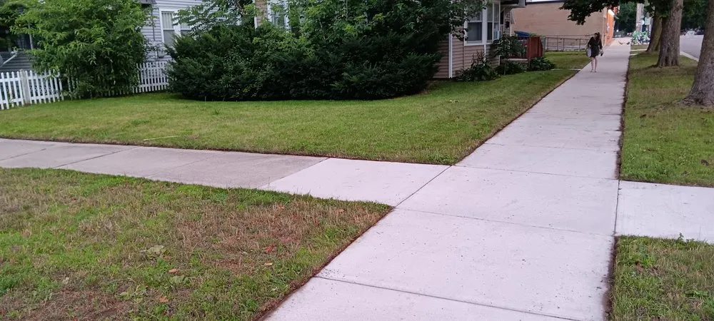 Professional lawn mowing service experts serving Byron Center, MI - Edge To Edge Services