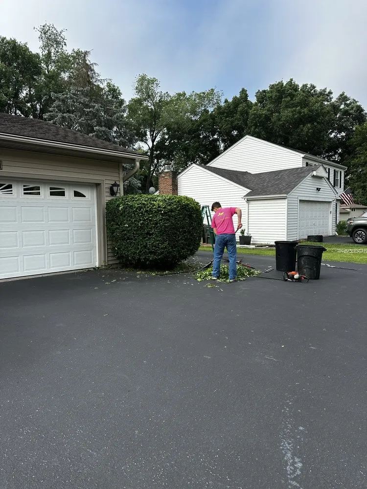 Custom yard maintenance in Minooka, IL by Edgebrook Outdoors