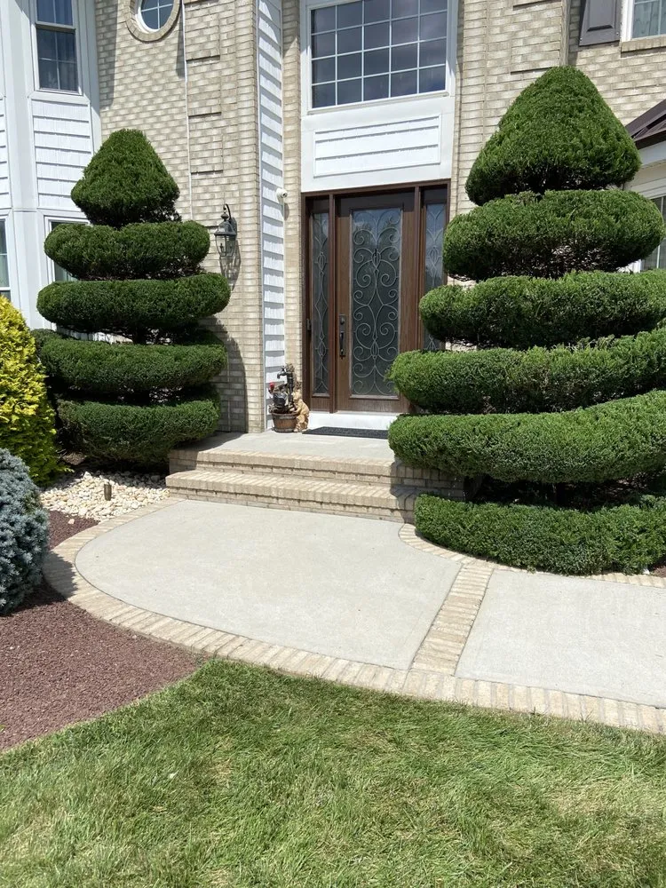 Custom outdoor landscaping in Freehold, NJ - EdgeScape Landscape & Design