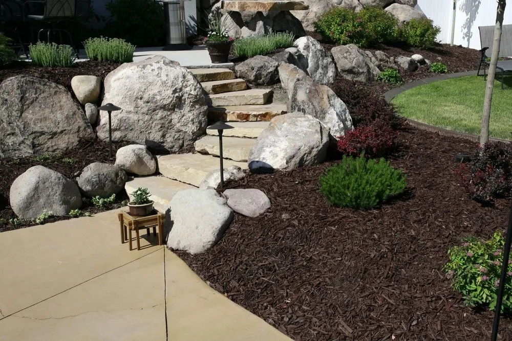 Affordable landscaping services for homes in Hawthorn Woods, IL by Edgewood Landscape & Hardscapes