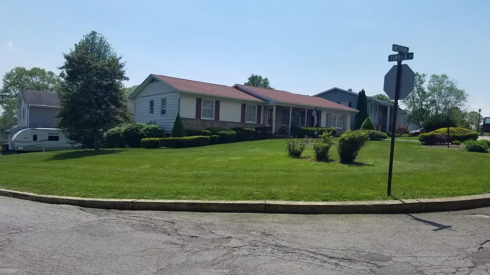 Local lawn mowing service experts serving Schuylkill Haven, PA - Edgewood Mowing