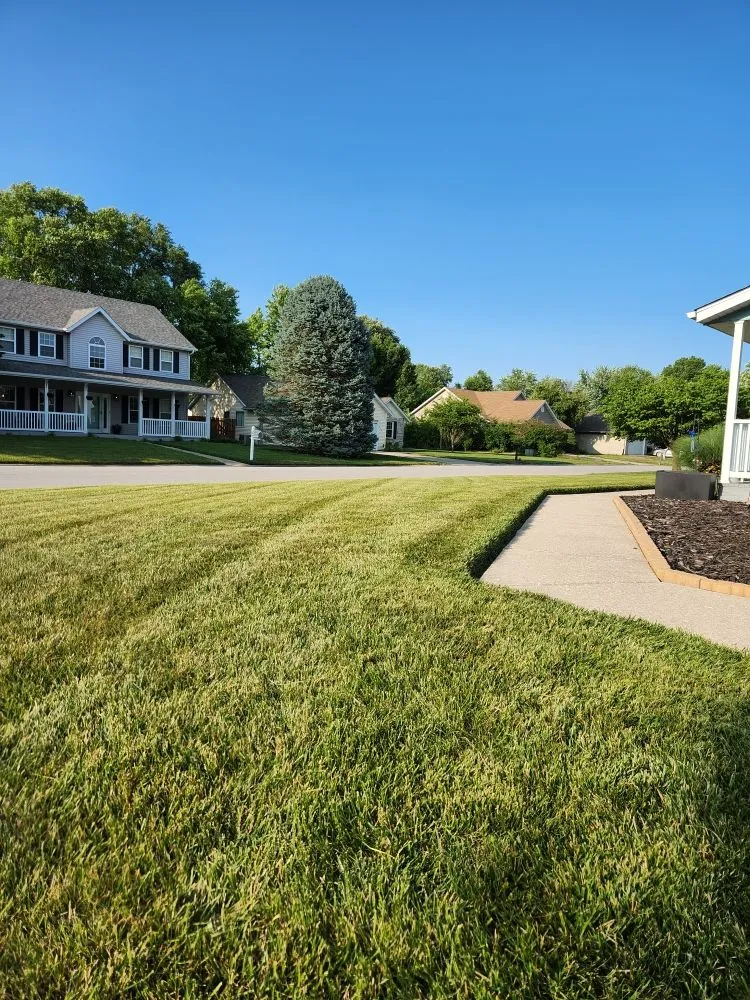 Reliable lawn care service experts serving Belleville, IL - Edgeworx Lawn Pros