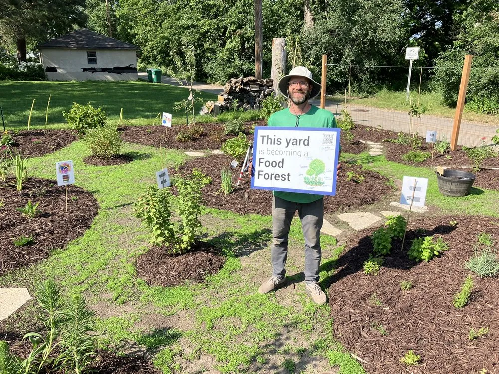 Expert lawn mowing service experts serving Woodbury, MN - Edible Landscapes MN