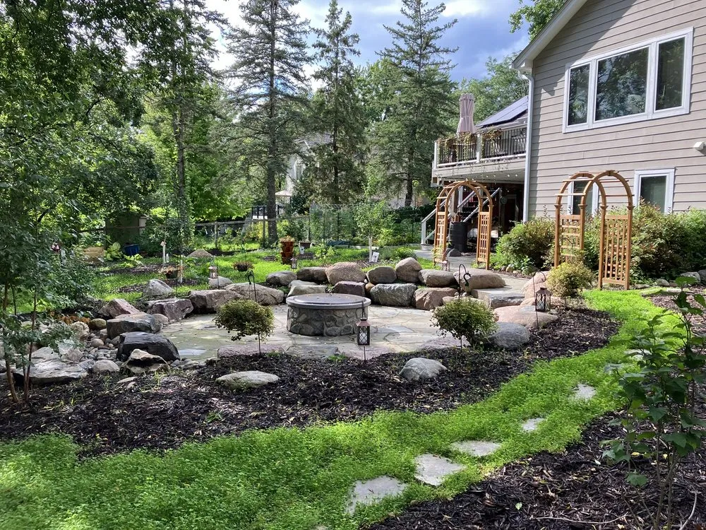 Top-rated yard maintenance in Woodbury, MN - Edible Landscapes MN