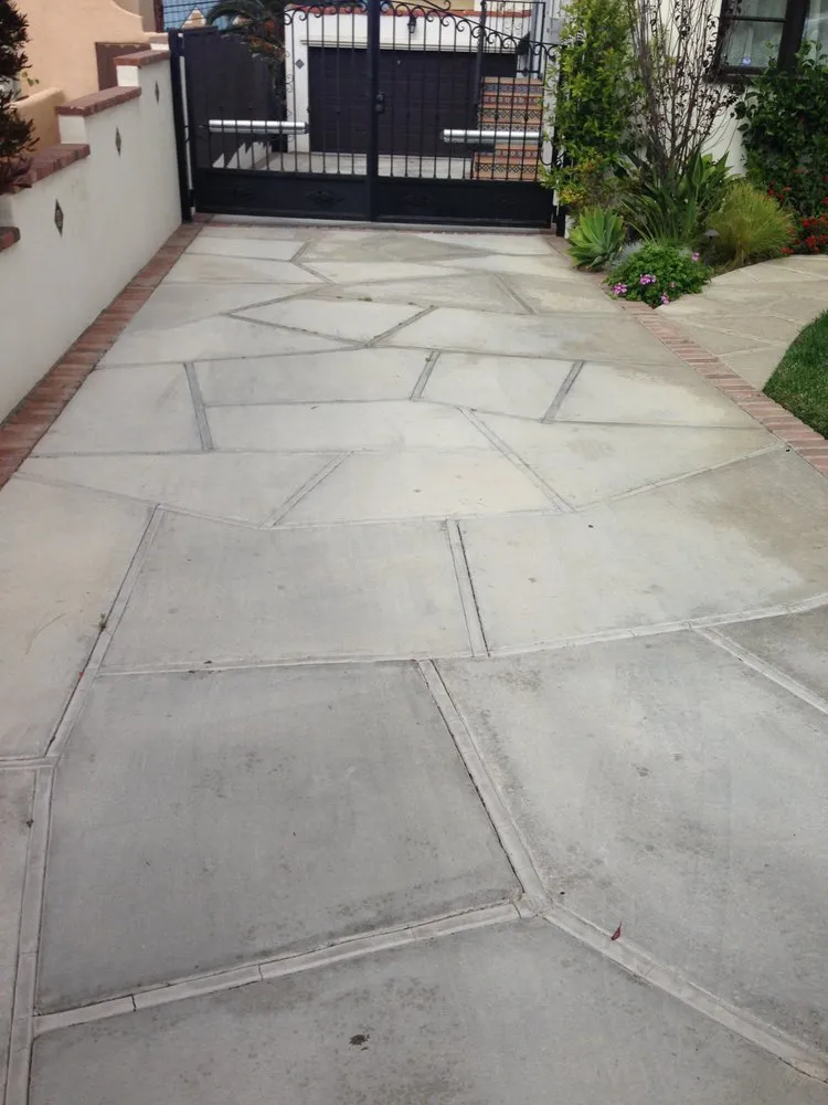 Reliable lawn care service experts serving Palmdale, CA - EDL landscape
