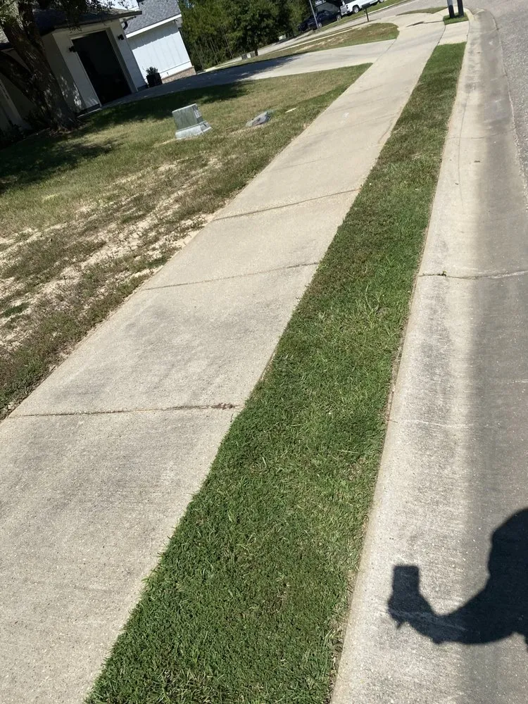 Custom landscape installation for beautiful yards across Foley, AL - Edlen’s Lawncare LLC