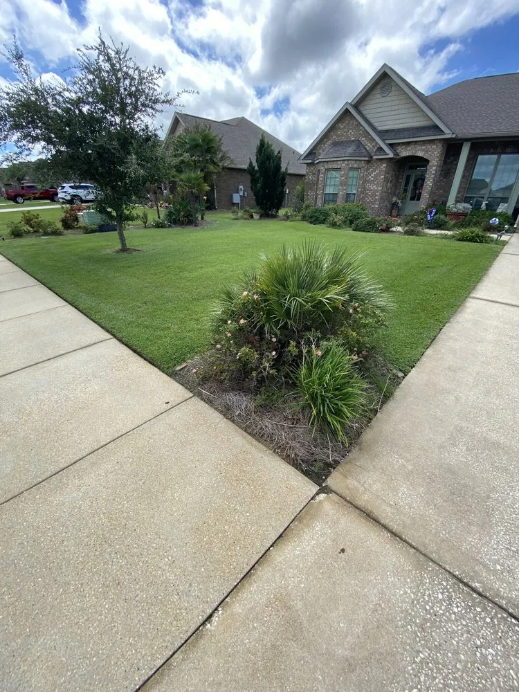 Affordable outdoor landscaping in Foley, AL - Edlen’s Lawncare LLC