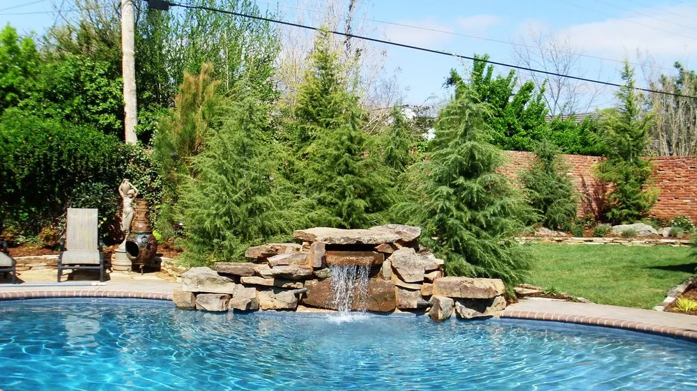 Professional lawn mowing service experts serving Edmond, OK - Edmond Landscapes