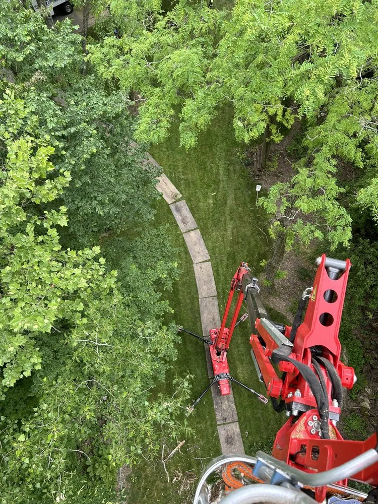 Local residential landscaping experts serving Delaware, OH - Edmonds Tree & Landscape Service