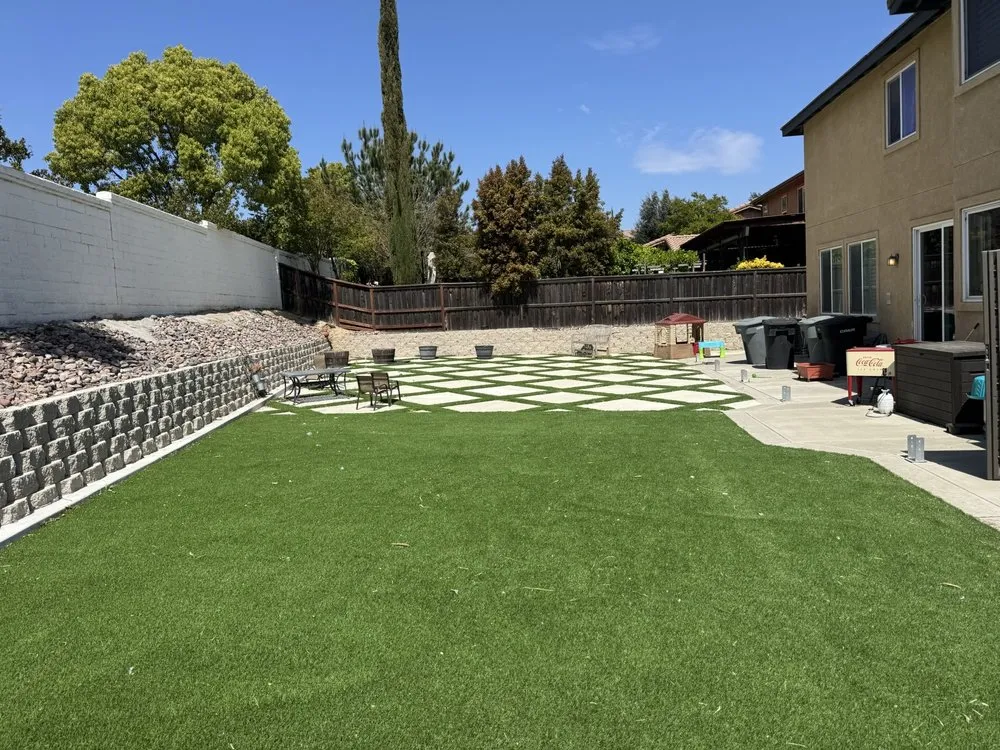 Local yard cleanup service for outdoor upgrades in Hemet, CA by Edmundo’s Landscaping
