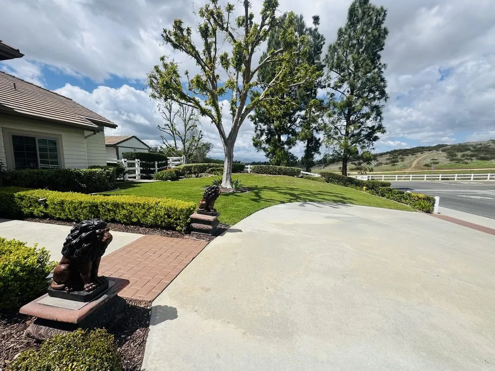 Expert lawn mowing service for residential properties across Hemet, CA - Edmundo’s Landscaping