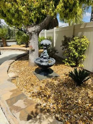 Edmundo’s Landscaping Logo