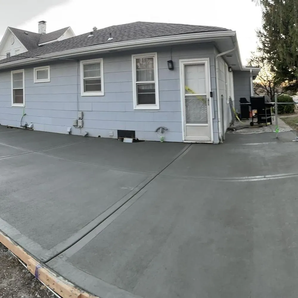 Affordable outdoor landscaping in Lenexa, KS by EDQ Landscape & Flat Concrete