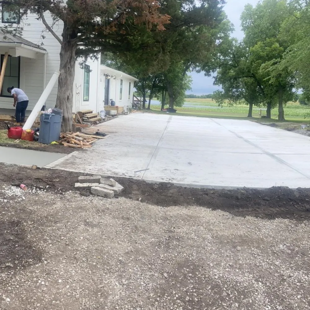 Custom lawn mowing service in Lenexa, KS - EDQ Landscape & Flat Concrete