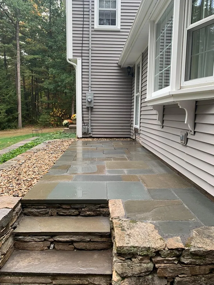 Expert lawn care service experts serving Bloomfield, CT - Ed's Landscape Stonework